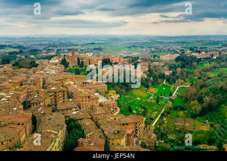 Siena medievale cityscape dal di sopra Foto Stock