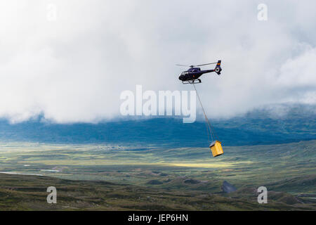 Elicottero che trasporta il carico Foto Stock