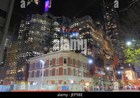 Edificio contemporaneo di RMIT University in downtown Melbourne Australia. Foto Stock