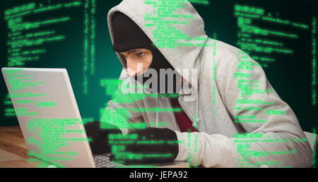 Immagine composita di hacker tramite computer portatile Foto Stock