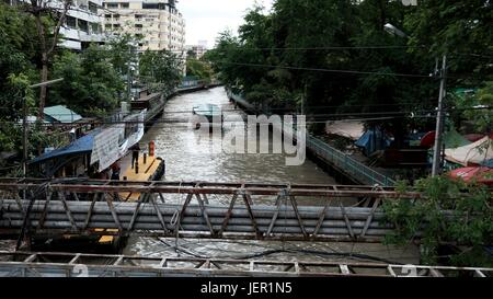 Vista dalla testa di elefante ponte di Chang Hua Bridge Phayathai Road, Khlong Saen Saeb Venezia dell Asia centrale di Bangkok in Thailandia del sud-est asiatico Foto Stock