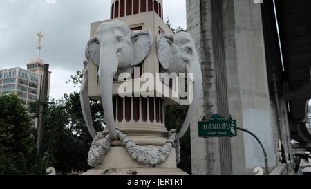 Testa di elefante ponte di Chang Hua Bridge Phayathai Road, Khlong Saen Saeb Venezia dell Asia centrale di Bangkok in Thailandia del sud-est asiatico Foto Stock