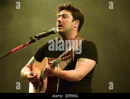 Marcus mumford Mumford & Sons esegue sul palco durante la Arroyo Seco weekend giugno 25,2017 brookside campo da golf Pasadena, California. Foto Stock