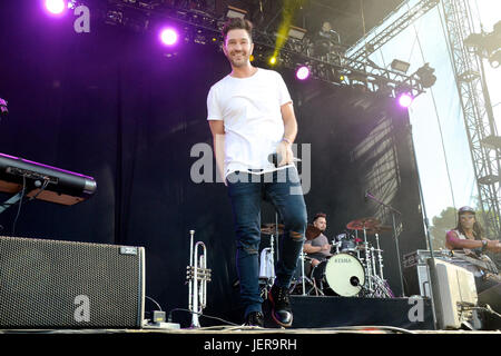 Andy grammer esegue sul palco durante la Arroyo Seco weekend giugno 25,2017 brookside campo da golf Pasadena, California. Foto Stock