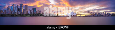 Un panorama di Sydney al crepuscolo Foto Stock