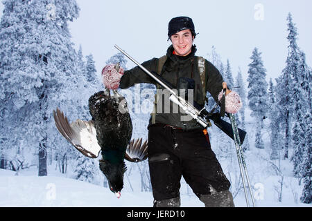 Hunter holding uccello morto Foto Stock