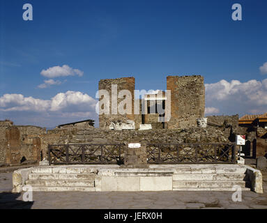 Pompei. Antica città romana. Tempio della Fortuna Augusta. Finanziato da Marco Tullio (I secolo a.C.). Campania. L'Italia. Foto Stock