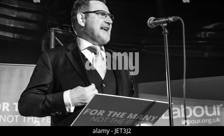 Barry GARDINER da lavoro banco anteriore parla al Rally Foto Stock
