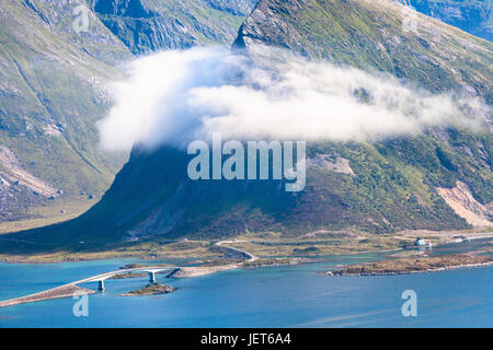 L'Europa, Norvegia Lofoten, Yttersand, nuvole sopra la spiaggia Foto Stock