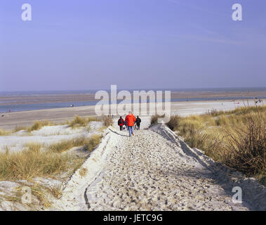 Germania, Bassa Sassonia, isola di Langeoog, paesaggi di dune, spiaggia, persona, Germania del Nord, isola del Mare del Nord, Est Friesland, il Mare del Nord, costa,, spiaggia sabbiosa, dune, dune erba, spiaggia di fissaggio, turistico, passeggiata sulla spiaggia, attività per il tempo libero, a piedi, distensione, tempo libero, vacanze, destinazione, turismo, isole frisone, Foto Stock