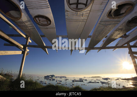 La Groenlandia, Discoteca Bay, Ilulissat, kayak, fissaggio, fiordo, floes, luce posteriore, Groenlandia occidentale, shore, costa, il sole, la luce posteriore, Sunray, fuori, deserte, acqua, sul mare Artico, ghiaccio, ghiaccio di moto, dispositivo, barche, Foto Stock