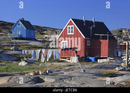 La Groenlandia, Discoteca Bay, Ilimanaq, case, case in legno, paesaggi, rock, Groenlandia occidentale, paesaggi costieri, costa, luogo costiero, baia, l'Artico, case, liquidazione, Village, villaggio inuit, fuori, architettura, luminosamente, deserte, stendibiancheria, lavanderia, rosso, blu, Foto Stock