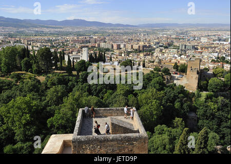 Spagna, Andalusia, Granada, Alhambra Palace, Alcazaba, vista sulla città Foto Stock