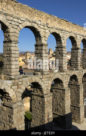 Spagna, Kastilien-León, vista a proposito di Segovia con acquedotto romano Foto Stock