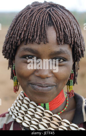 Donna, giovane, tribù Hamar, Omotal meridionale, Etiopia, Foto Stock