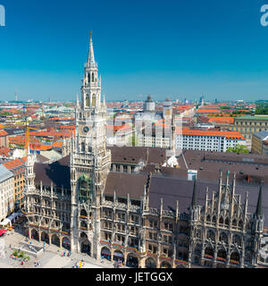 Monaco di Baviera, Germania - 7 Giugno 2016: Nuovo Municipio sulla piazza Marienplatz a Monaco di Baviera, Germania Foto Stock