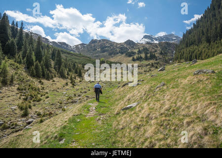 Valle di Racines in Alto Adige, Italia. Viaggio verso la cima della montagna Foto Stock