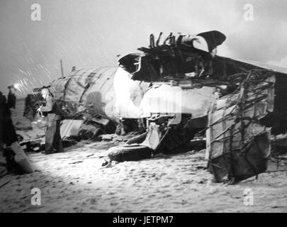 Venti-tre persone, compresi otto giocatori del Manchester United football team e club di tre funzionari sono stati uccisi quando il loro aereo si schianta dopo il decollo a-Riem aeroporto in Germania il 06.02.1958. | Utilizzo di tutto il mondo Foto Stock