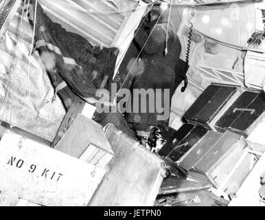 Venti-tre persone, compresi otto giocatori del Manchester United football team e club di tre funzionari sono stati uccisi quando il loro aereo si schianta dopo il decollo a-Riem aeroporto in Germania il 06.02.1958. | Utilizzo di tutto il mondo Foto Stock