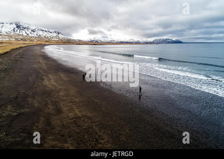 Vista aerea della spiaggia di sabbia nera di Brimilsvellir dell Islanda. Foto Stock