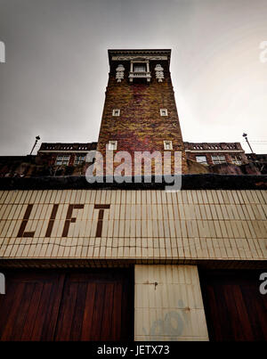 Il sollevamento cabina a capanna dello zio Tom, Blackpool Foto Stock