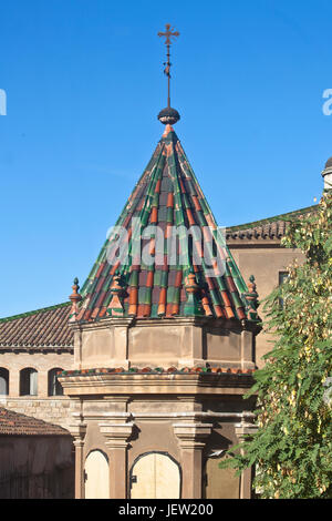 Vista di una torre che appartiene a Antic Hospital di Barcellona, Spagna. Foto Stock