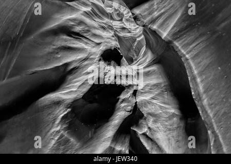 Abbassare Antelope Canyon in Arizona in bianco e nero Foto Stock