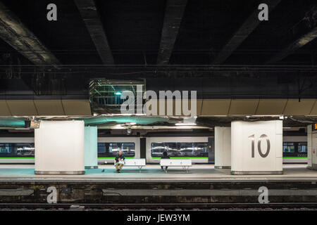 Dalla stazione di New Street piattaforme. New Street Station di Birmingham, Birmingham, Regno Unito. Architetto: AZPML Atkins e Haskoll, 2015. Foto Stock