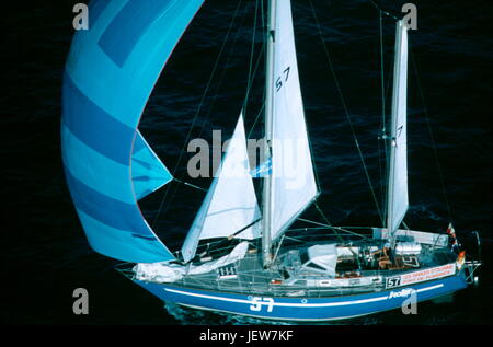 AJAX NEWS FOTO - 5Novembre,1978 - ST.MALO, Francia. - Inizio del primo Route du Rhum in gara il BAE DI ST.MALO - IROISE II (FR) Sotto spinnaker. Foto:JONATHAN EASTLAND/AJAX REF: 60305 2 Foto Stock