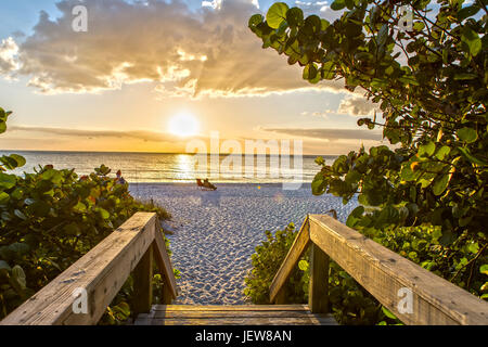 Tramonto a Naples Beach Florida Foto Stock
