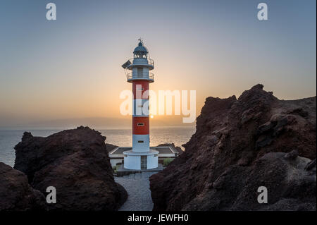 Punta de Teno faro al tramonto Foto Stock