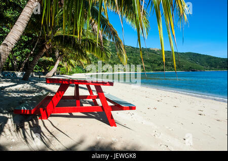 Spiaggia di sabbia bianca sulla Korovou Eco-Tour Resort, Naviti, Yasawas, Figi e Sud Pacifico Foto Stock