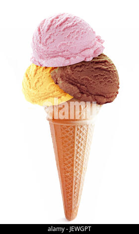 Un assortimento di gelato scoop su un cono tra cui cioccolato, vaniglia e fragola Foto Stock