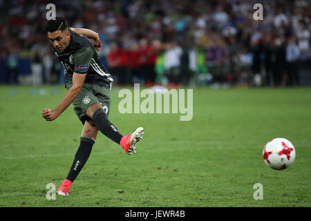 La Germania Nadiem Amiri punteggi la sua penalità durante la UEFA Europei Under-21 campionato, Semi finale corrispondono a Stadion Miejski, Tychy. Foto Stock