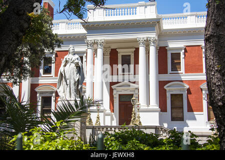 Statua della regina Victoria di fronte alla Casa del Parlamento, Cape Town, Sud Africa Foto Stock