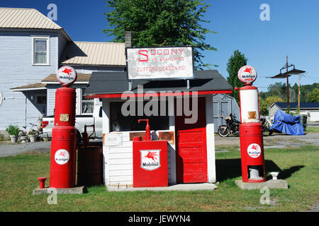 Vintage Mobilgas stazione di pompaggio. Foto Stock