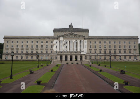 Belfast, Irlanda. Il 28 giugno, 2017. Cieli grigi su Stormont a Belfast. Credito: Keith Larby/Alamy Live News Foto Stock