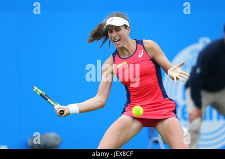 Eastbourne, Regno Unito. Il 28 giugno, 2017. Johanna Konta di Gran Bretagna in azione contro Sorana Cirstea della Romania durante il giorno quattro del Aegon International Eastbourne il 28 giugno 2017 a Eastbourne, Inghilterra Credito: Paolo Terry foto/Alamy Live News Foto Stock