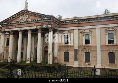 Il Crumlin Road Courthouse è stato progettato dall'architetto Charles Lanyon e completato nel 1850. È situato di fronte alla strada dall'Crumlin Road Gaol e i due sono collegati da un passaggio sotterraneo. Il courthouse chiuso nel giugno 1998 Foto Stock