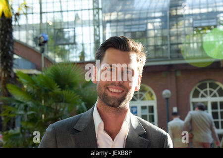 Francoforte, Germania. Il 28 giugno, 2017. Alexander "miele" keen (dschungelcamp, bachelor) arriva al red carpet per la bild "Sommerfest" 2017, tenutasi al Palmengarten, frankfurt am main il 28 giugno 2017 credit: Markus wissmann/alamy live news Foto Stock