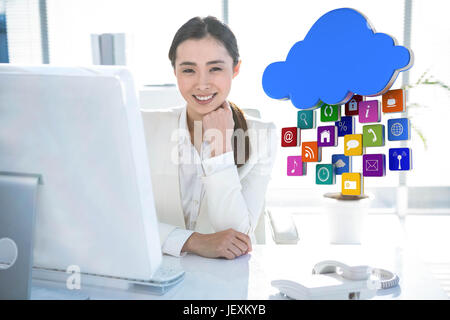 Immagine composita del cloud con applicazioni Foto Stock