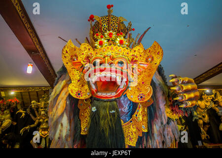 BALI, Indonesia - 08 Marzo 2017: Impressionante fatto a mano struttura, Ogoh-ogoh statua costruita per la parata Ngrupuk, che avviene su anche del Nyepi Foto Stock