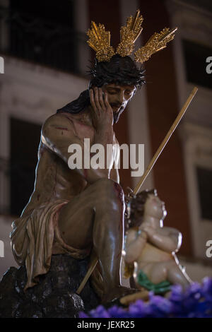 Linares, Provincia di Jaen, Spagna - 16 Marzo 2014: Padre nostro Gesù di umiltà, esso rappresenta il momento dopo la fustigazione e derisione dalla guardia Ro Foto Stock