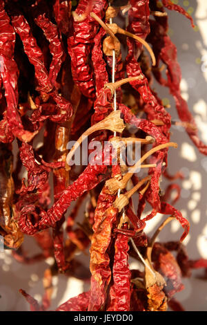 Immagine ravvicinata di secche peperoni rossi Foto Stock