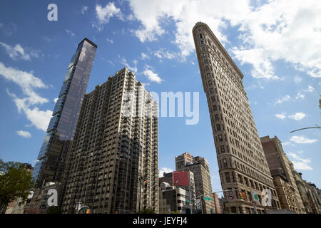 Architettura di contrasto di stili one madison park madison verde e Flatiron Building District di New York City STATI UNITI D'AMERICA Foto Stock