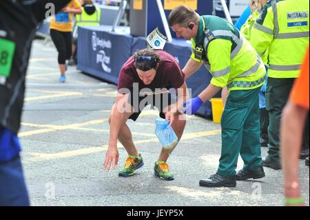 Runner sono visti la finitura del grande Manchester run, nonostante la maggiore sicurezza la gara ha superato con successo. Dotato di: atmosfera dove: Liverpool, Regno Unito quando: 28 maggio 2017 Credit: Tim Edwards/WENN.com Foto Stock