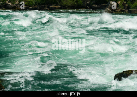 Fiume Niagara alla Camminata Bianca dell'acqua in Canada Foto Stock