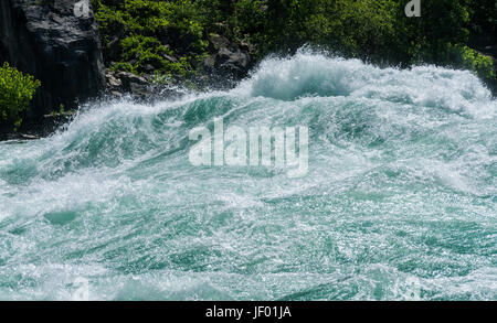 Fiume Niagara alla Camminata Bianca dell'acqua in Canada Foto Stock