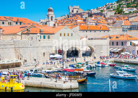 Il vecchio porto della zona del porto nella Città Vecchia di Dubrovnik, Croazia Foto Stock