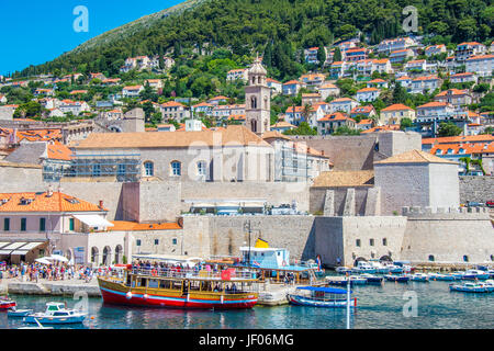 Il vecchio porto della zona del porto nella Città Vecchia di Dubrovnik, Croazia Foto Stock